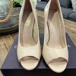 Elliot Lucca Nude block heel